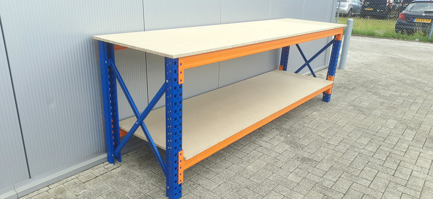 Werkbank 100cm hoog, 290cm breed, 80cm diep met boven en onderlaag