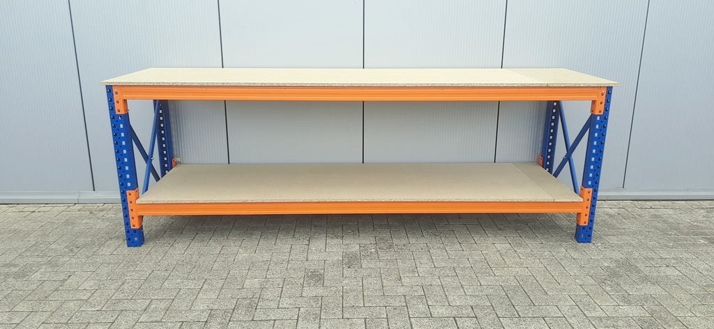 Werkbank 100cm hoog, 290cm breed, 80cm diep met boven en onderlaag