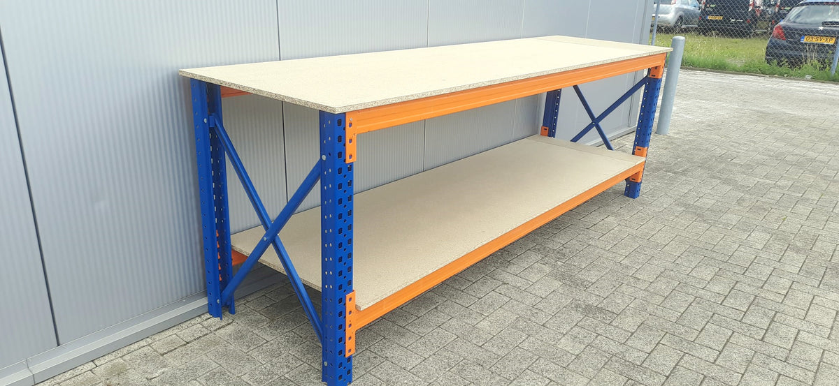 Werkbank 100cm hoog, 290cm breed, 80cm diep met boven en onderlaag